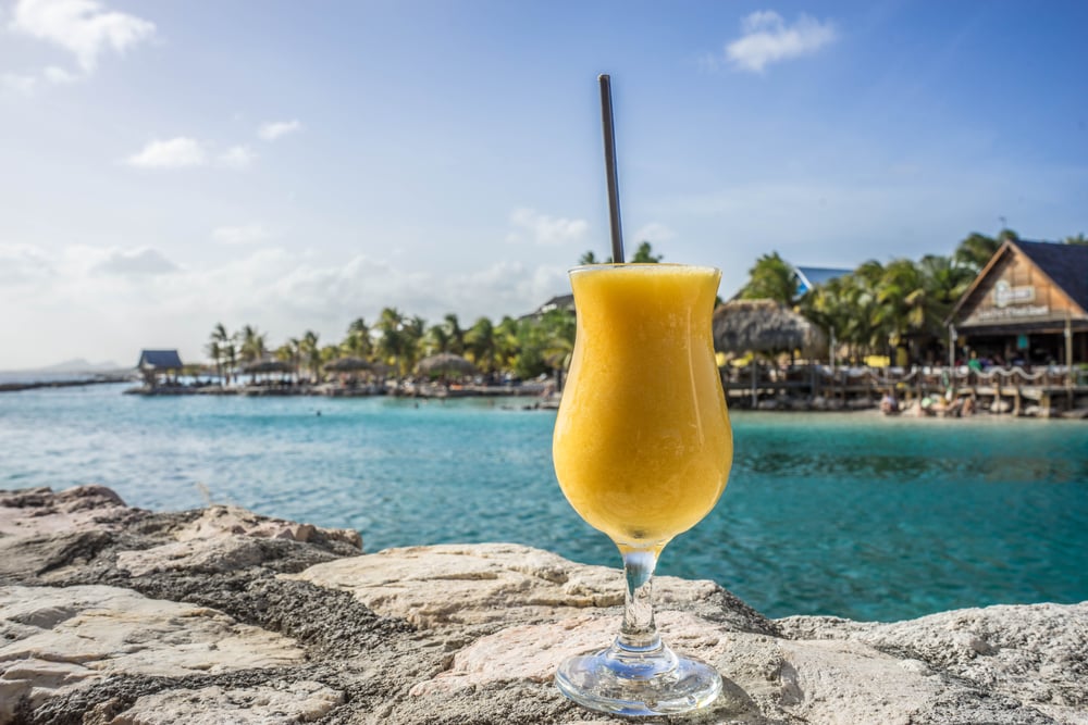 Drinking coacktails at the lagune in Willemstad