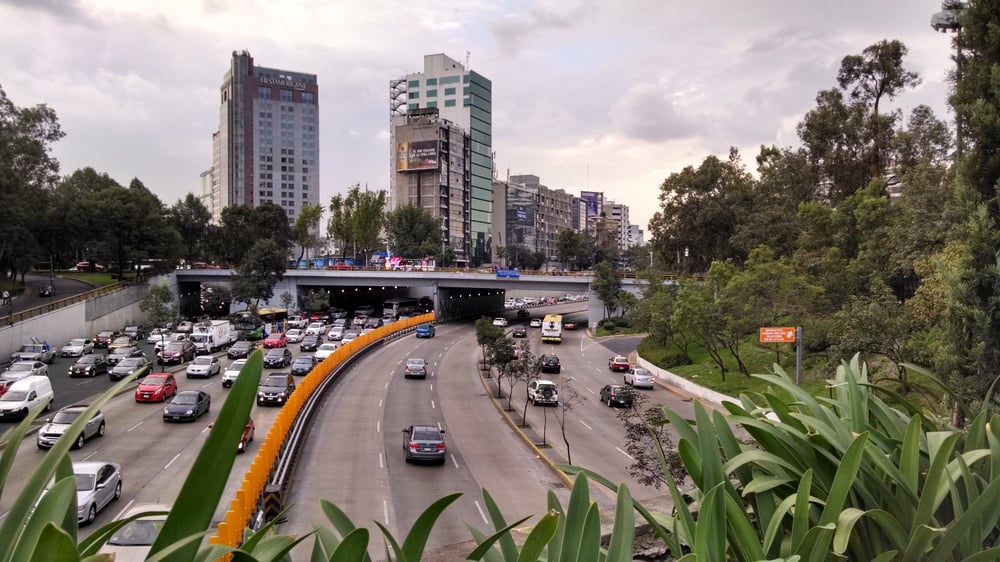 Busy roads in Mexico, can you drive them being younger than 21?