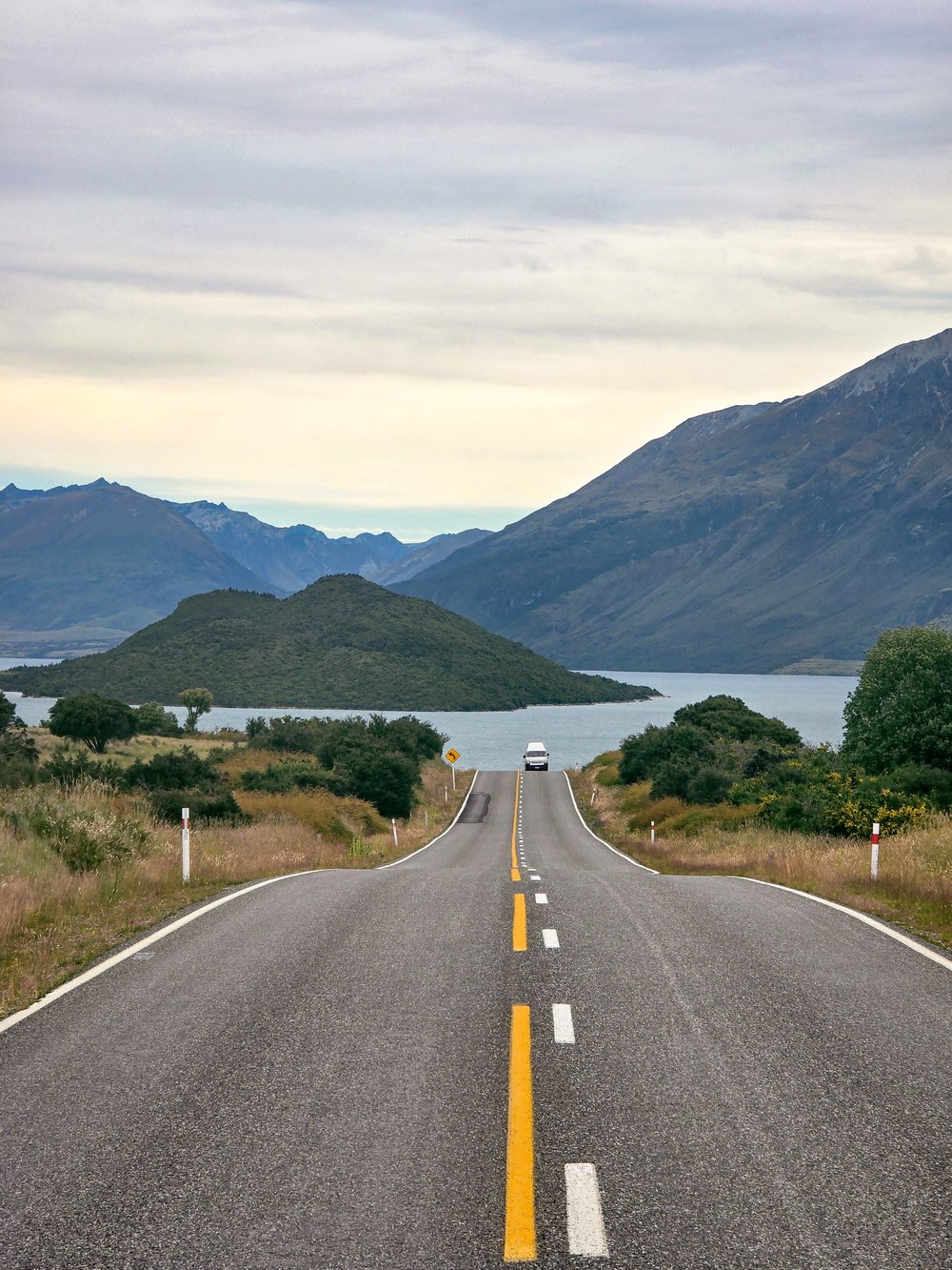 Road leading to a lake with mountains around in Glenorchy